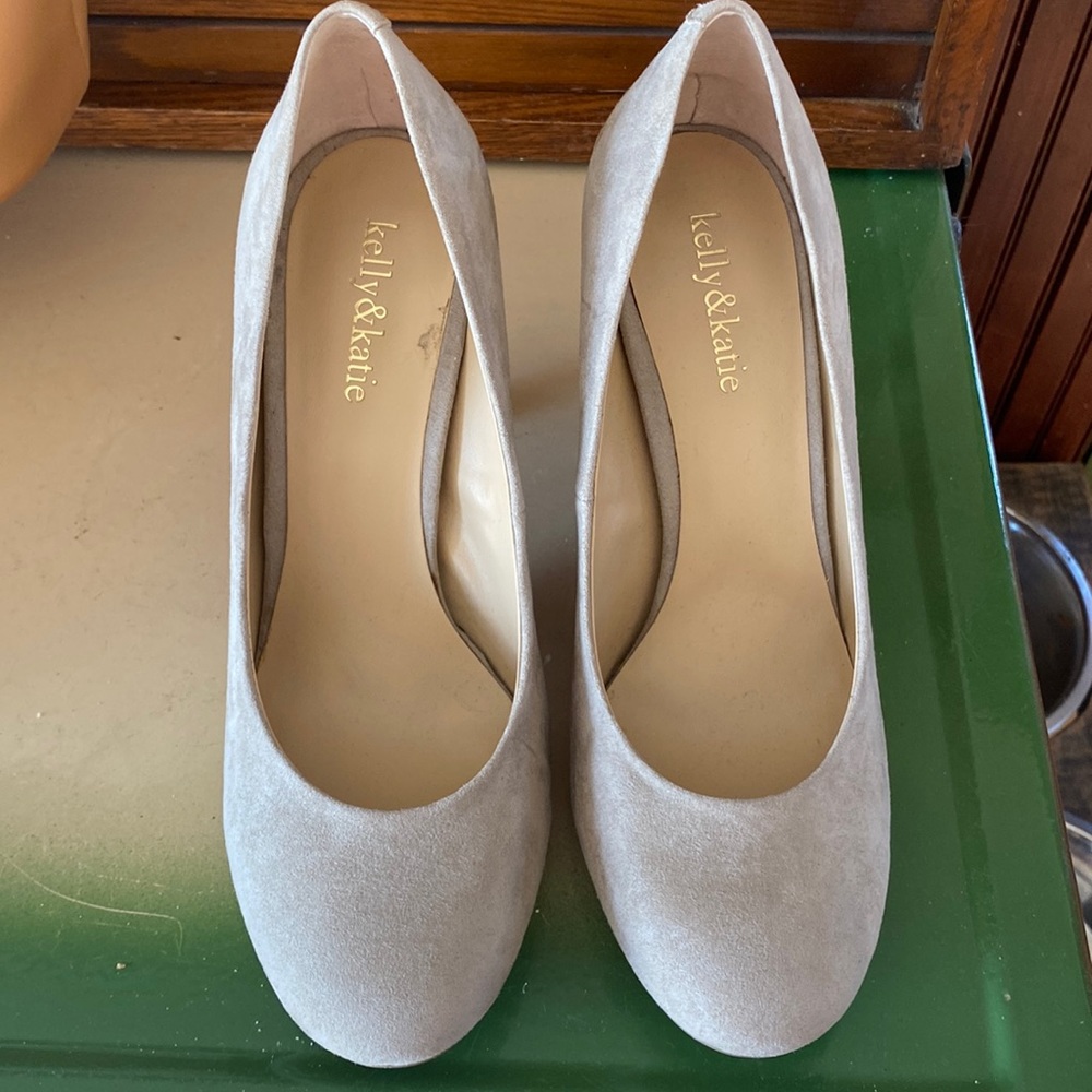 Kelly & Katie Larissa Pump